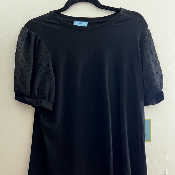 Variety of high end tops and dresses sold in bulk - Picture 6 of 10
